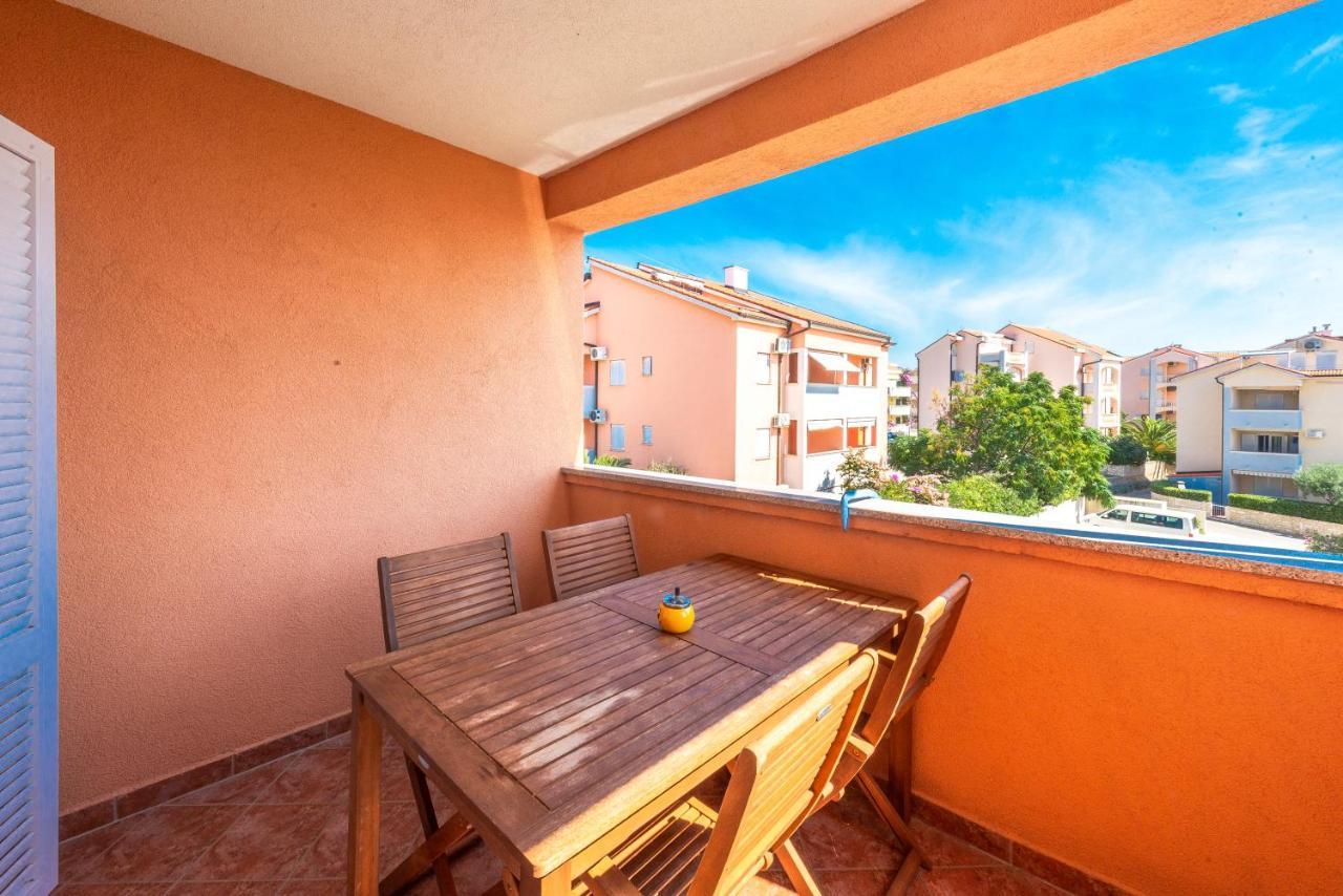 Apartment Damir Новаля Екстериор снимка