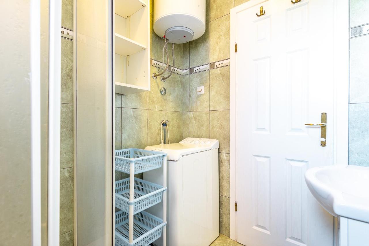 Apartment Damir Новаля Екстериор снимка